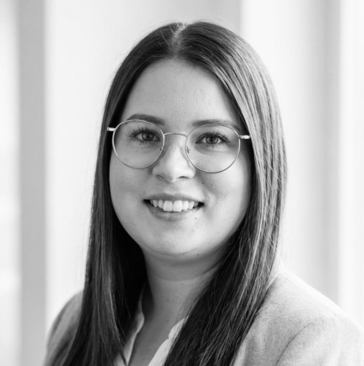 Frau Christina Schroer